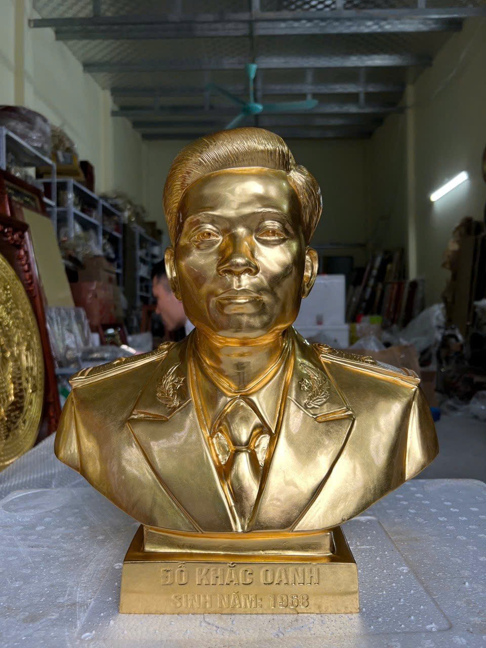 Đúc Tượng Truyền Thần, Chân Dung Bằng Đồng